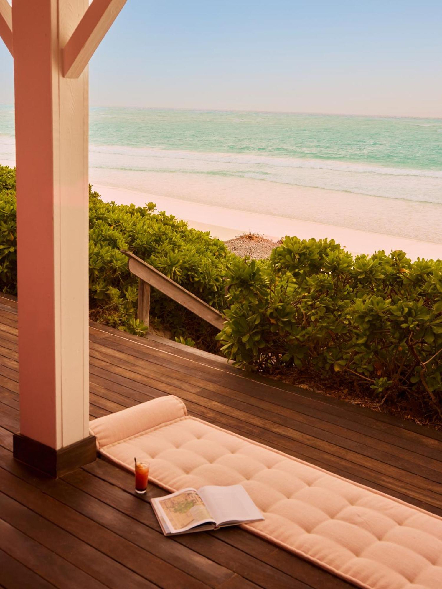 Coral Sands Inn & Cottages Dunmore Town Екстер'єр фото